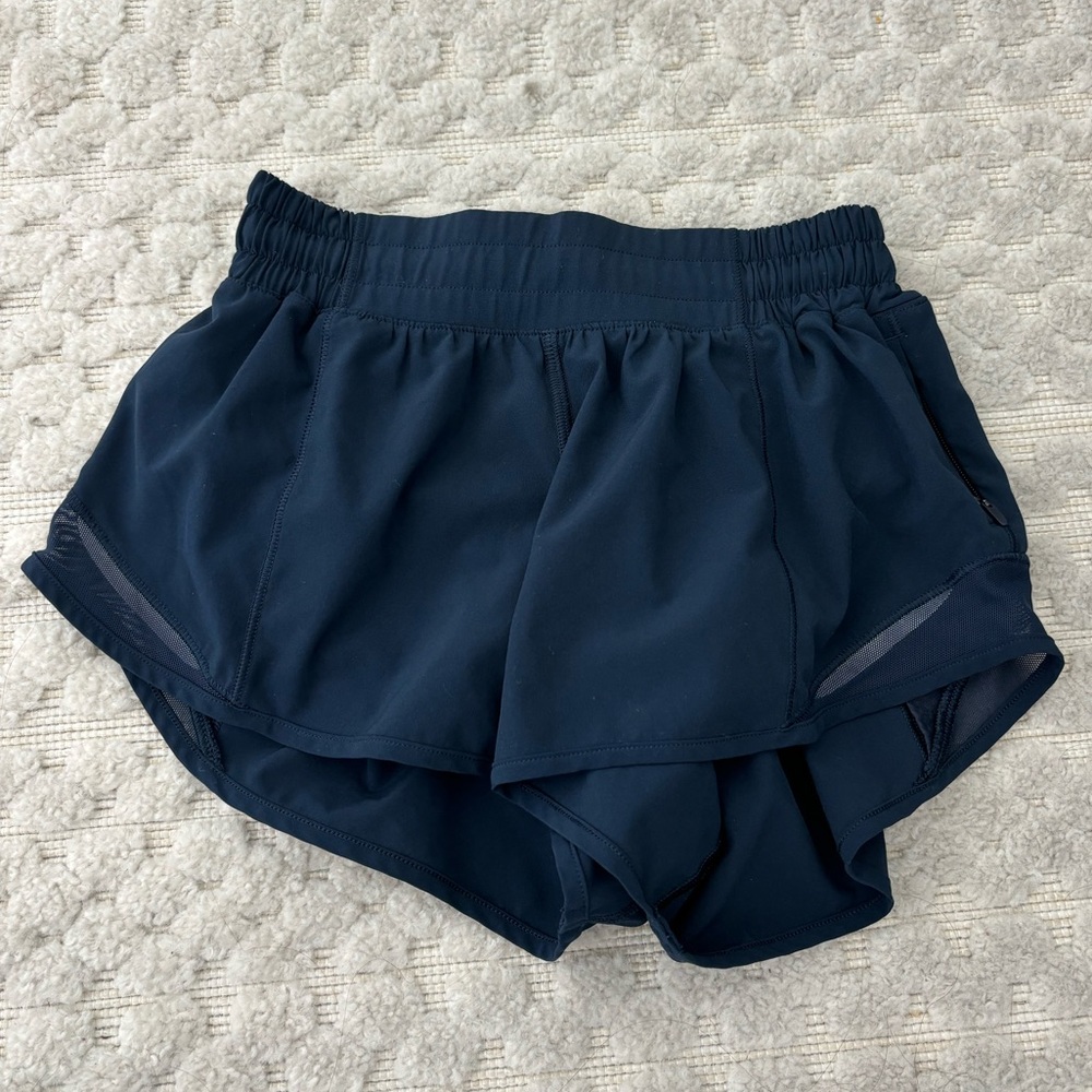 Lululemon low rise hotty hot 2.5in shorts in navy